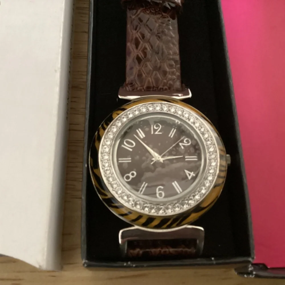 Avon Animal Magnetism Women’s Watch (tiger) with Brown Leather Band/Strap